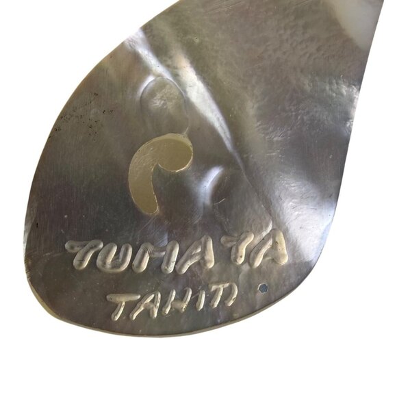 Tumata Tahiti Women’s Mother Of Pearl Pendant Fleur Green Bead Accent - Picture 3 of 4